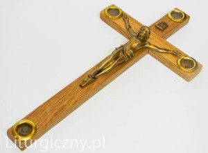 Krzyż drewniany duży w kolorze jasnego brązu z drobinkami Ziemi Świętej