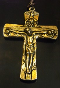 Krzyż - pamiątka bierzmowania - z rzemykiem - mały