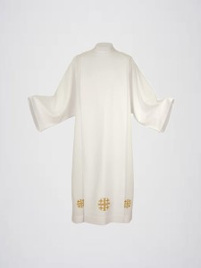 Alba kapłańska z haftem 3-093-0