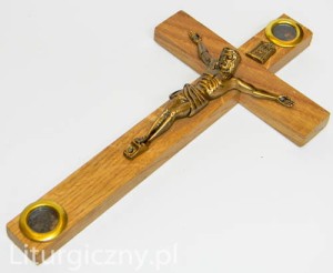Krzyż drewniany mały w kolorze jasnego brązu z drobinkami Ziemi Świętej