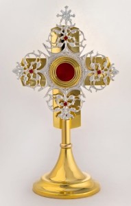 Relikwiarz mosiężny z elementami srebrzonymi 017