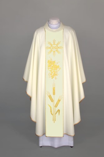 ornat w kolorze kremowym