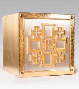 Tabernakulum mosiężne z motywem krzyża Jerozolimskiego /TB013