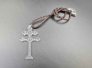 Krzyż karawaka z rzemykiem (krzyż morowy, krzyż św. Zachariasza)