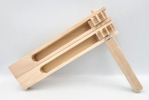 Kołatka drewniana kręcona