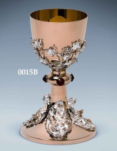 Kielich z kamieniami bogato zdobiony D/0015B