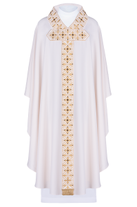 Piękny ornat haftowany z kamieniami