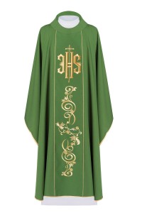 Zielony ornat z dużym haftem IHS