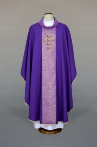 Ornat fioletowy z ozdobnymi kamieniami 1-383-44 