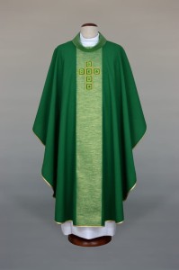 Ornat zielony z ozdobnymi kamieniami 1-383-33