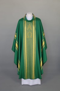 Ornat zielony z haftem Α i Ω 1-261-3