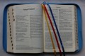 Biblia pierwszego Kościoła okładka PU, błękitna z paginatorami i suwakiem-3