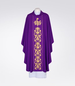 Ornat fioletowy z bogatym haftem 1-286-44 
