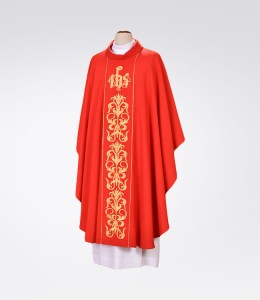 Ornat czerwony z bogatym haftem 1-286-22
