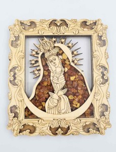 Drewniany magnes z bursztynem Matka Boża Ostrobramska