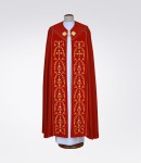 Kapa w kolorze czerwonym bogato zdobiona 2-359-22