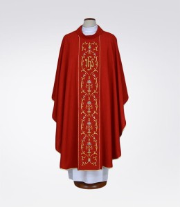 Ornat czerwony bogato zdobiony  1-359-22