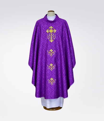 ornat w kolorze fioletowym ze stułą