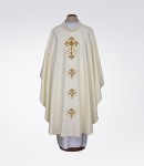 Ornat w kolorze ecru z adamaszkowej tkaniny 1-361-1