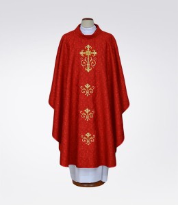 Ornat czerwony z adamaszkowej tkaniny 1-361-2