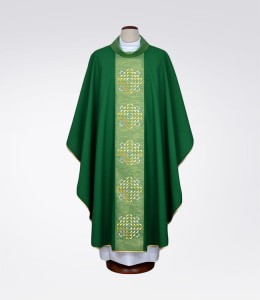 Ornat zielony z nowoczesnym haftem 1-364-33