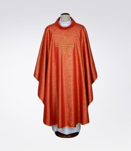 Ornat czerwony z ozdobnej tkaniny 1-377-2