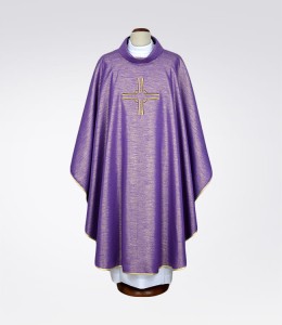 Ornat fioletowy z ozdobnej tkaniny 1-377-4