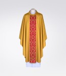 Ornat złoty zdobiony eleganckim pasem tkanym 1-223-62