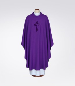 Ornat fioletowy z wyciętym krzyżem 1-349-4