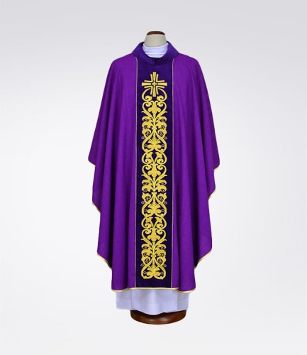 fioletowy ornat mszalny bogato zdobiony