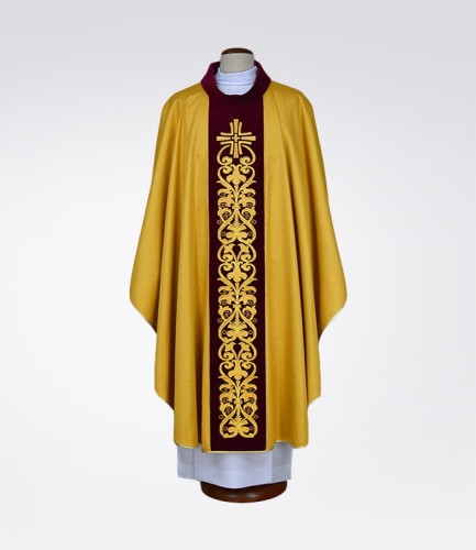 ornat złoty bogato zdobiony