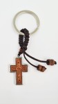 Brelok metalowy krzyż  drewniany