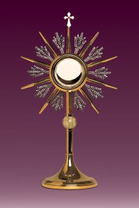 Monstrancja  z naturalnym kamieniem w nodusie - 49 cm /104