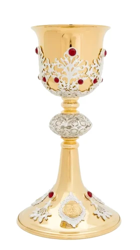 kielich zdobiony rubinami