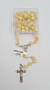 RÓŻANIEC Z KAMIENI NATURALNYCH NEFRYT BURSZTYNOWY 