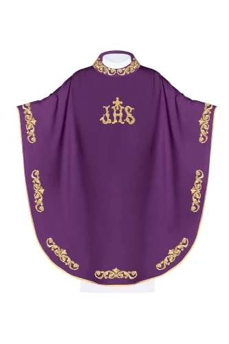 ornat w kolorze fioletowym