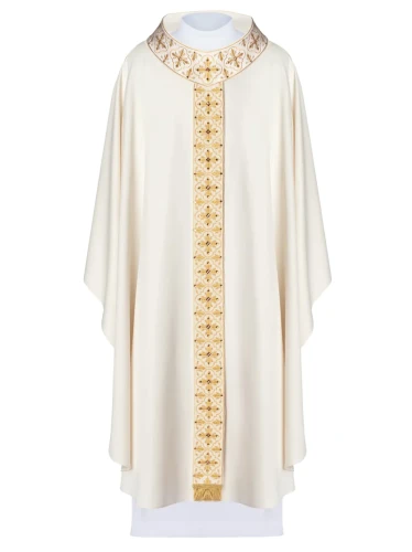 ornat mszalny w kolorze ecru