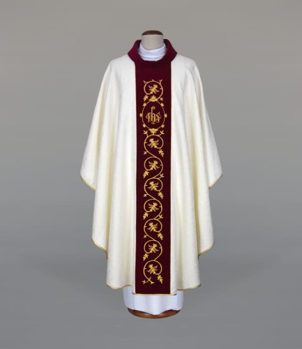 ornat ecru z motywem roślinnym