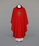 Czerwony ornat IHS 1-386-2
