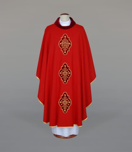 ornat w kolorze czerwonym