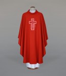 Ornat w kolorze czerwonym z krzyżem 1-391-2