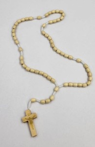 Różaniec drewniany jasny 