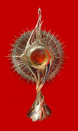 monstrancja bogato zdobiona