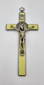 Krzyż św. Benedykta perłowy fluorescencyjny