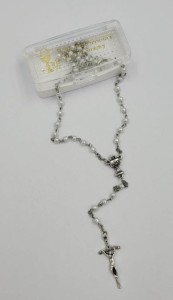 Różaniec pierwszokomunijny perełki w pudełeczku