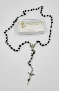 Różaniec pierwszokomunijny perełki w pudełeczku