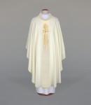 Ornat ecru z motywem krzyża  