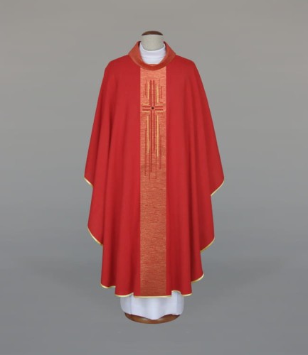 ornat w kolorze czerwonym