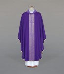 Ornat fioletowy z motywem krzyża  