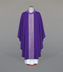 Ornat fioletowy z motywem krzyża  